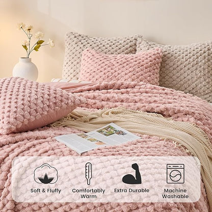 Simple&Opulence Fluffy Faux Fur Comforter Set, Plush Fuzzy Minky Bedding Set, 3 Pieces Warm Soft Comforter Bedding Set for Winter - 1 Shaggy Comforter with 2 Pillow Shams(King, Grid - Pink)