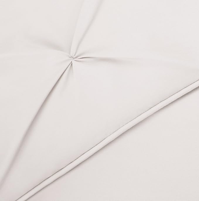 Amazon Basics All-Season Down-Alternative 3-Piece Comforter Bedding Set, Warm Soft Lightweight Microfiber, Pinch Pleat Design with Piped Edges, King, Cream