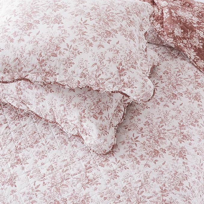 Lush Decor Peony Toile Reversible Cotton Quilt 3 Piece Set Full/Queen Rosewood - Floral Quilt - Pink Bedding Set - Scalloped Edge - Coquette Decor