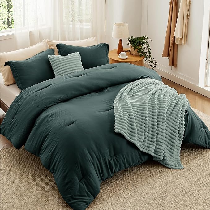 Bedsure Comforter Queen Size 5 Pieces - Queen Size Comforter Set with Fleece Throw Blanket and Decorative Pillow, Lightweiget Bedding Comforter Sets, All Season Bedding Sets, Emerald Green