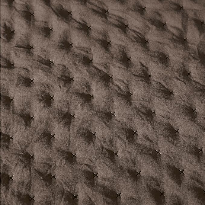 Amazon Basics Brushed Microfiber Quilt Set, Extra Soft with Natural Texture, 2-Piece, Twin/Twin XL, Brown