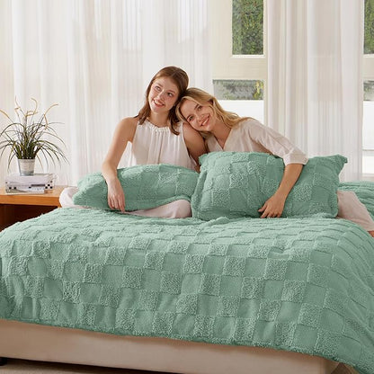 Joiedomi Tufted California King Comforter Set, 3 Pieces Sage Green Boho California King Bedding Set with 1 Plaid Geometric Comforter and 2 Pillow Shams, Checkered Bed in a Bag for All Seasons