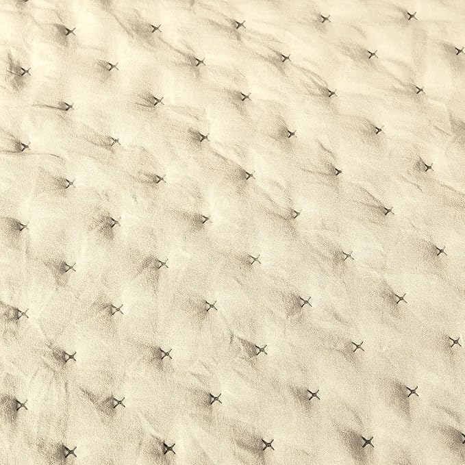 Amazon Basics Brushed Microfiber Quilt Set, Extra Soft with Natural Texture, 2-Piece, Twin/Twin XL, Beige