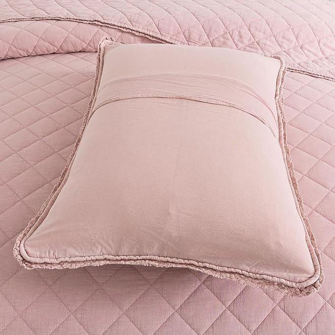 Soul & Lane Blush Diamond Cotton Quilt Set - King Size with 2 Shams, Shabby Chic Quilted Comforter, Lightweight Romantic Diamond Pattern Bedspread in Soft Pink, Scalloped Edge Bedding with Lace Trim