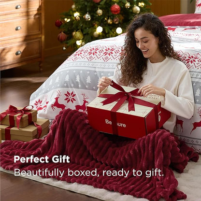 Bedsure Christmas Twin Comforter Set - 4 Pieces Christmas Twin Bedding Set, Bed in a Bag with 1 Soft Snowflake and Elk Reversible Comforter, 1 Pillow Sham, 1 Throw Blanket and 1 Decorative