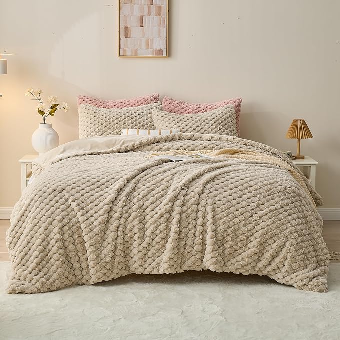 Simple&Opulence Fluffy Faux Fur Comforter Set, Plush Fuzzy Minky Bedding Set, 3 Pieces Warm Soft Comforter Bedding Set for Winter - 1 Shaggy Comforter with 2 Pillow Shams(King, Grid - Khaki)
