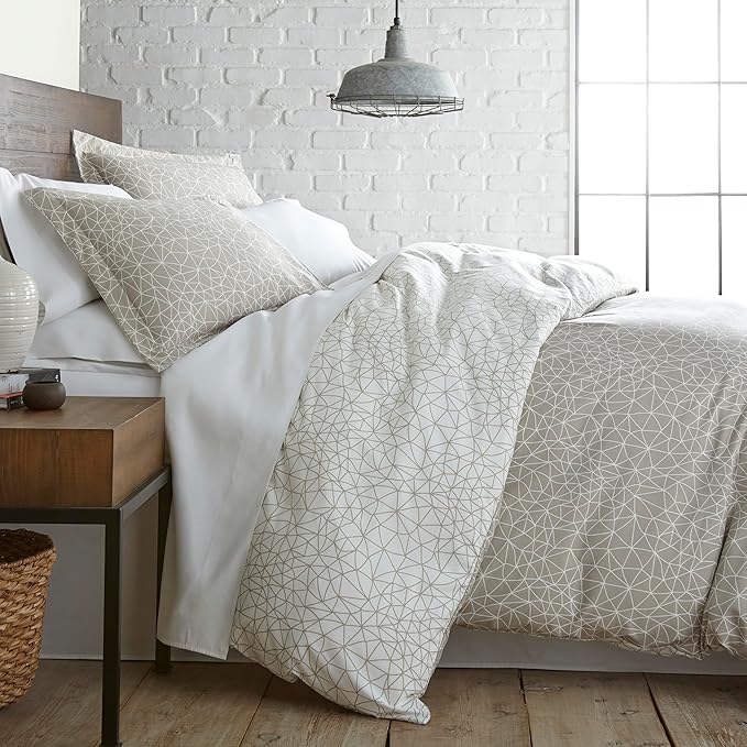 Southshore Fine Living, Inc. Cal King Lightweight Comforter Set with 2 Pillow Shams, Reversible Bedding Set - Geometric Print - Alternative Down Comforter for California/King Bed, Taupe & White