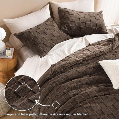 Litanika Fluffy Queen Size Comforter Set Brown, 3 Pieces Warm Sherpa Fleece Winter Bedding Set, Jacquard Checkered Plush Fuzzy Bed Set(1 Comforter, 2 Pillowcases)