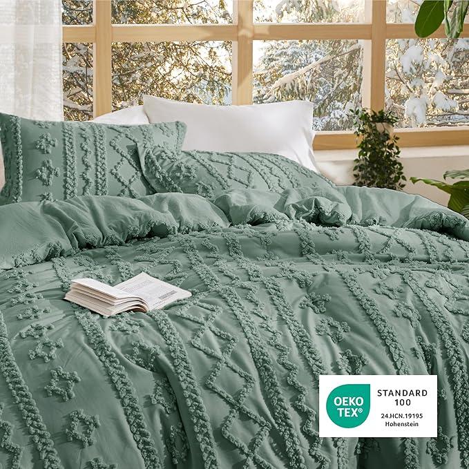 Bedsure Tufted Boho Comforter Set Queen Size - Green Boho Bed Set, GentleSoft™ 3 Pieces Farmhouse Shabby Chic Embroidery Bedding, Gifts for Woman, Soft Jacquard Queen Comforter for All Seasons