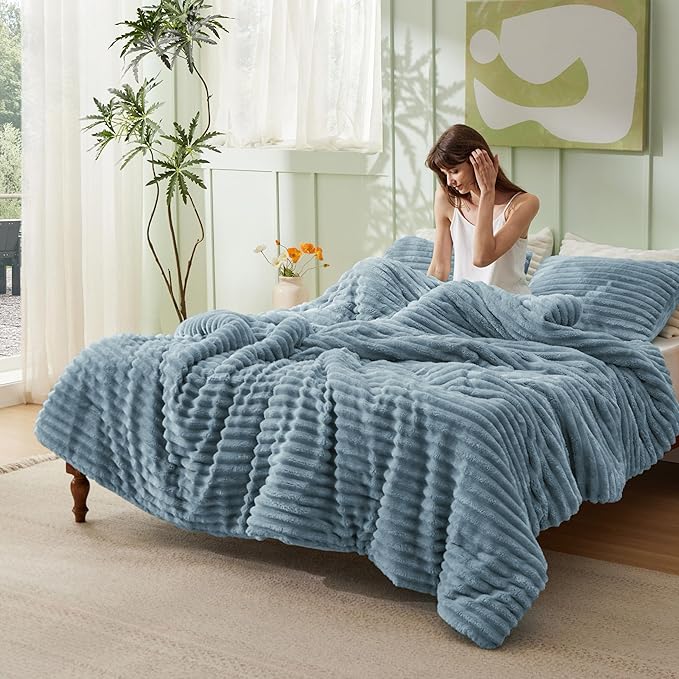 Bedsure Twin/Twin XL Comforter Set - GentleSoft™ 2 Pieces Fluffy Double-Side Fleece Comforter Set, Cozy Striped Room Decor Aesthetic, Luxury Mineral Blue Twin Bedding with 1 Pillowcase, 68x88 Inches