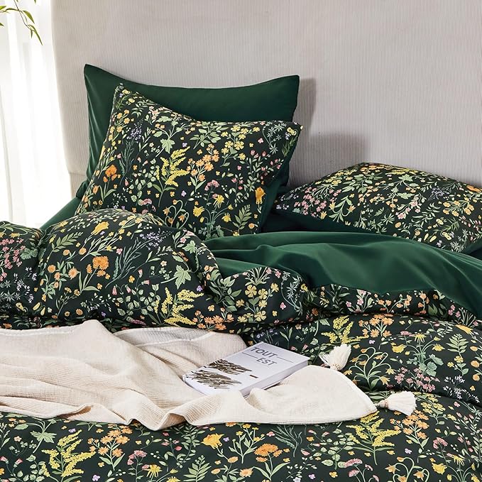 Wake In Cloud - Floral Comforter Set, Shabby Chic Cottage Garden Botanical Flower Style with Elegant Wildflower Pattern, Soft Lightweight Bedding, 3 Pieces, Dark Green, Queen Size