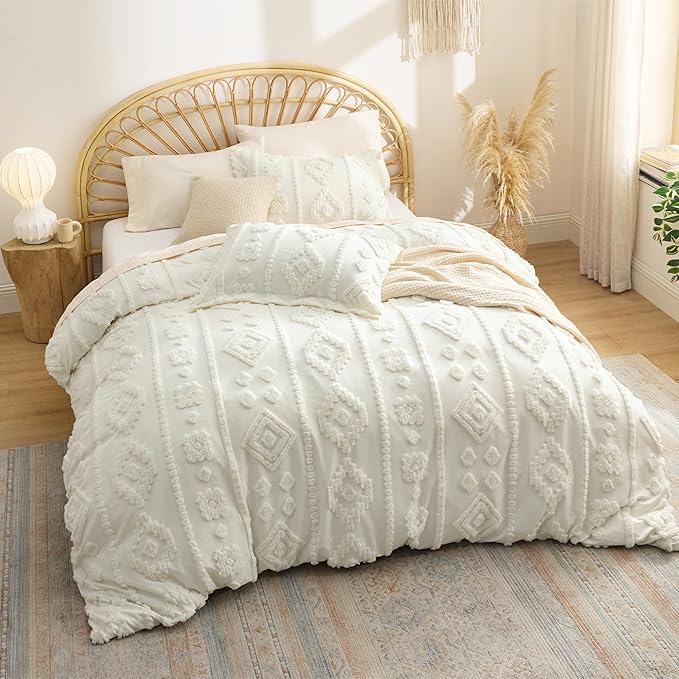 Bedsure Boho Tufted White Comforter Set Queen Size, GentleSoft™ 3 Pieces Boho Farmhouse Decor Bedding, Exquisite Shabby Chic Bedding for All Seasons, 1 Bed Comforter, 2 Pillow Shams, 90x90 Inches