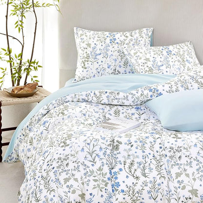 Wake In Cloud - Floral Comforter Set, Shabby Chic Cottage Garden Botanical Flower Style with Elegant Wildflower Pattern, Soft Lightweight Bedding, 3 Pieces, Blue White, Queen Size