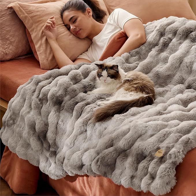 Bedsure GentleSoft Tie-dye Brown Fluffy Fuzzy Throw Blanket, Soft Cozy Fleece Faux Fur Blanket for Couch, Brown Room Decor Minky Velvet Bed Cover, Thick Warm Plush Women Men Birthday Gifts