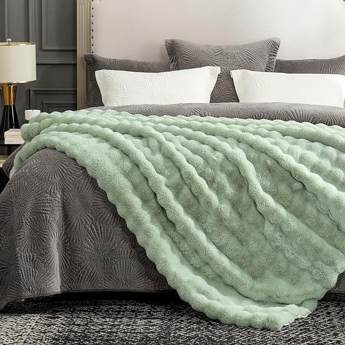Cozy Bliss Faux Fur Throw Blanket for Bed King Size, Fuzzy Soft Plush Thick Bubble Blanket for Sofa Bedroom Living Room, 108 * 90 Inches Sage Green