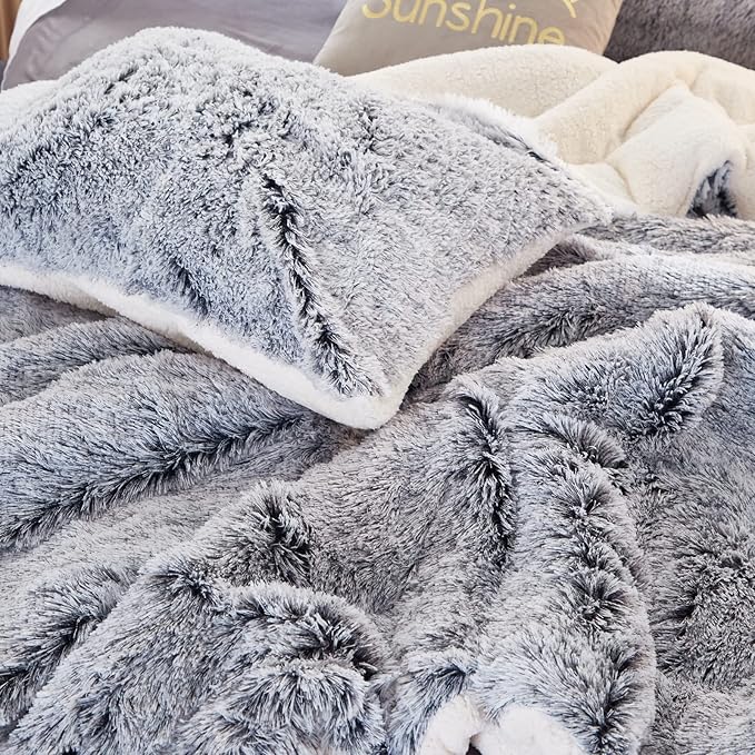 Luxury Faux Fur Shaggy Comforter Set King Size, Plush & Sherpa Reversible Comforter Grey with White, 3 Pieces Fluffy Fuzzy Bedding Set Ultra Soft and Warm for Winter (1 Comforter + 2 Pillowcases)