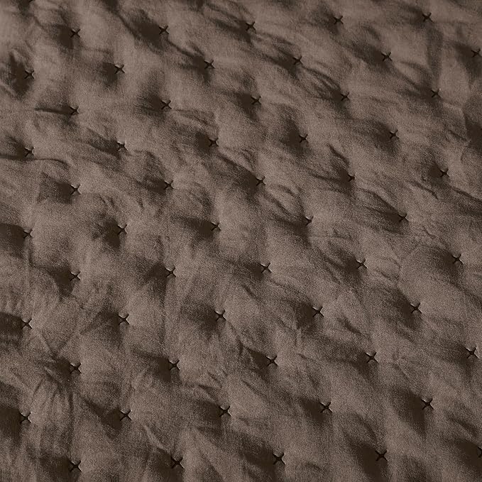 Amazon Basics Brushed Microfiber Quilt Set, Extra Soft with Natural Texture, 3-Piece, Queen/Full, Brown