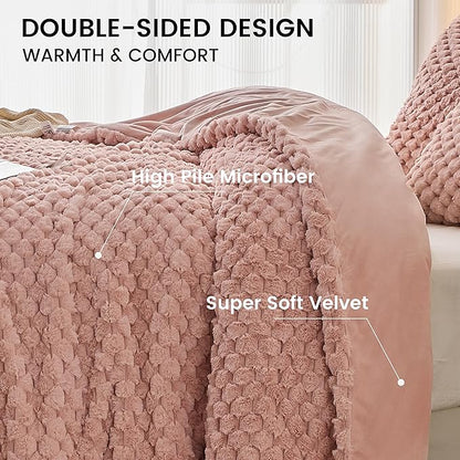 Simple&Opulence Fluffy Faux Fur Comforter Set, Plush Fuzzy Minky Bedding Set, 3 Pieces Warm Soft Comforter Bedding Set for Winter - 1 Shaggy Comforter with 2 Pillow Shams(Queen, Grid - Pink)