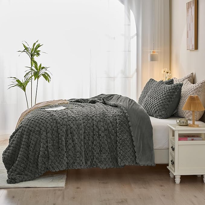 Simple&Opulence Fluffy Faux Fur Comforter Set, Plush Fuzzy Minky Bedding Set, 3 Pieces Warm Soft Comforter Bedding Set for Winter - 1 Shaggy Comforter with 2 Pillow Shams(King, Grid - Dark Grey)