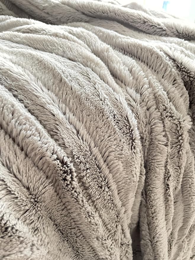 Electric Heated Blanket Throw Size 50"x60", Fast Heating Throw, Plush Faux Fur for Sofa & Office,4 Heating Levels & 10 Hours Auto Off, Machine Washable, Gifts for Family-Light Brown