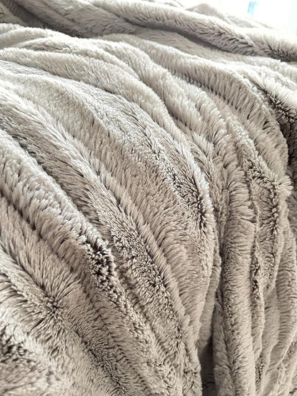 Electric Heated Blanket Throw Size 50"x60", Fast Heating Throw, Plush Faux Fur for Sofa & Office,4 Heating Levels & 10 Hours Auto Off, Machine Washable, Gifts for Family-Light Brown