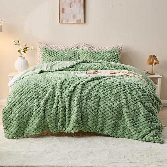 Simple&Opulence Fluffy Faux Fur Comforter Set, Plush Fuzzy Minky Bedding Set, 3 Pieces Warm Soft Comforter Bedding Set for Winter - 1 Shaggy Comforter with 2 Pillow Shams(King, Grid - Green)
