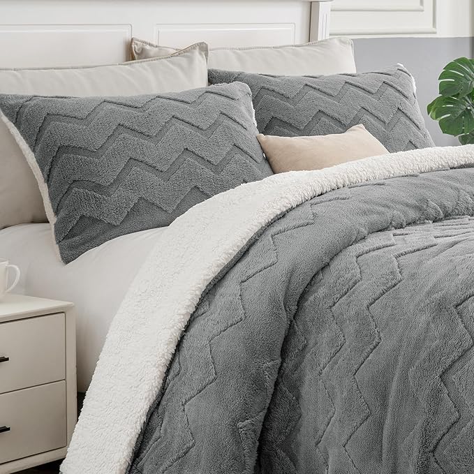 BEDELITE Fluffy California King Size Comforter Set - Super Soft Sherpa Grey Comforter for Full Size Bed, Luxury Warm Bedding Set for Winter, Fuzzy Bed Set 3 Pieces (1 Comforter, 2 Pillowcases)