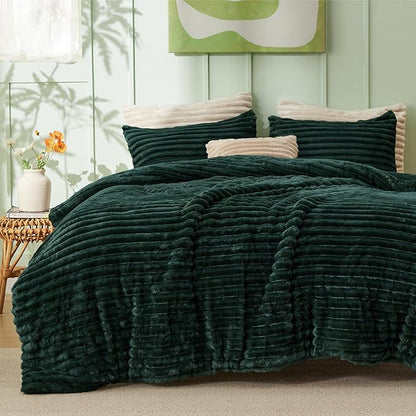 Bedsure King Size Comforter Set - GentleSoft™ 3 Pieces Fluffy Double-Side Fleece Comforter Set, Cozy Striped Room Decor Aesthetic, Luxury Emerald King Bedding with 2 Pillowcases, 104x90 Inches