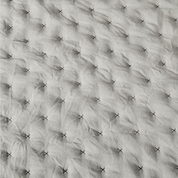 Amazon Basics Brushed Microfiber Quilt Set, Extra Soft with Natural Texture, 3-Piece, Queen/Full, Grey