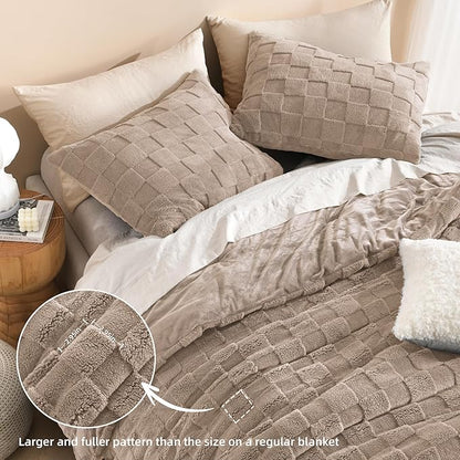 Litanika Khaki Queen Size Comforter Sets 3 Pieces Fleece Plaid Comforter, Soft Fuzzy Fluffy Bedding Set with Comforter and Pillowcases