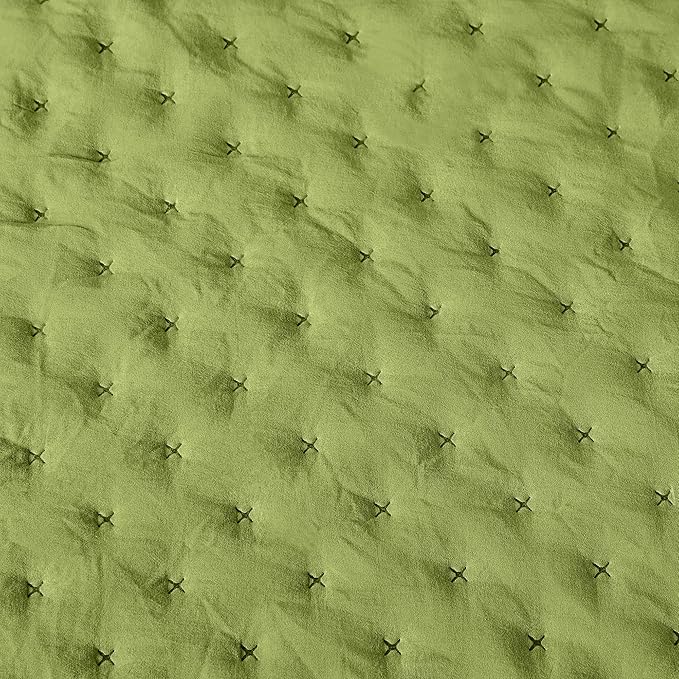 Amazon Basics Brushed Microfiber Quilt Set, Extra Soft with Natural Texture, 2-Piece, Twin/Twin XL, Green