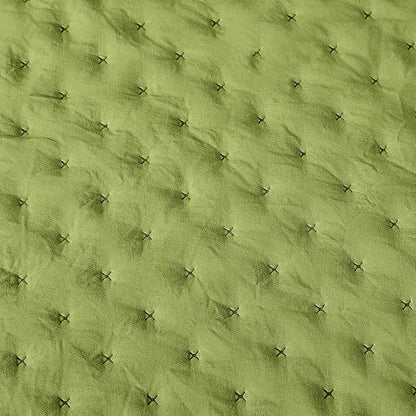 Amazon Basics Brushed Microfiber Quilt Set, Extra Soft with Natural Texture, 2-Piece, Twin/Twin XL, Green