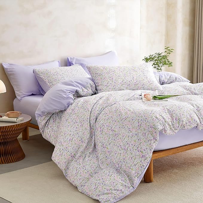 Wake In Cloud - Floral Comforter Set, Cute Vintage Flower Cottagecore Aesthetic for Women Teen Girls, Soft Lightweight Dorm Bedding, 3 Pieces, Lilac, Queen Size