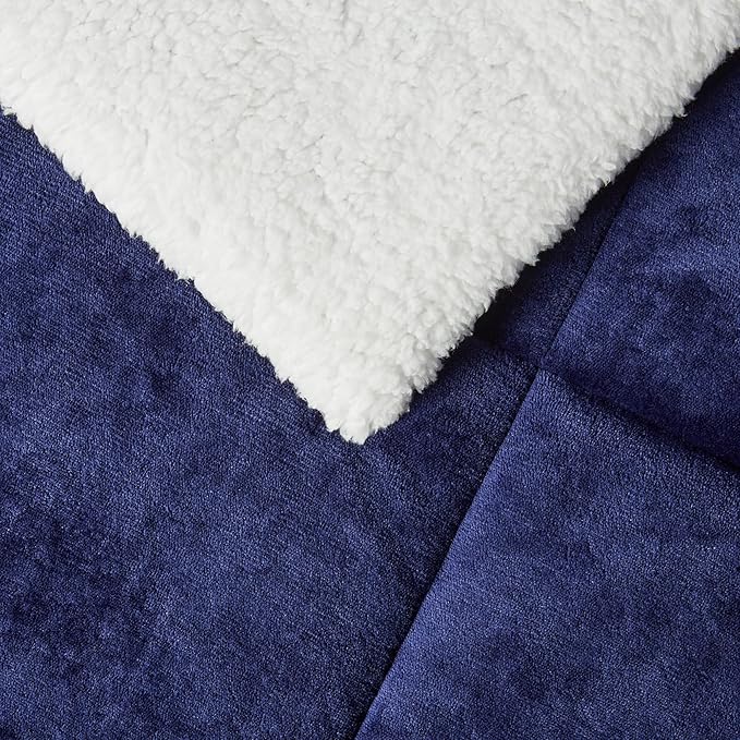 Amazon Basics Reversible Sherpa Comforter Set with Pillow Sham, Twin/Twin XL, Navy