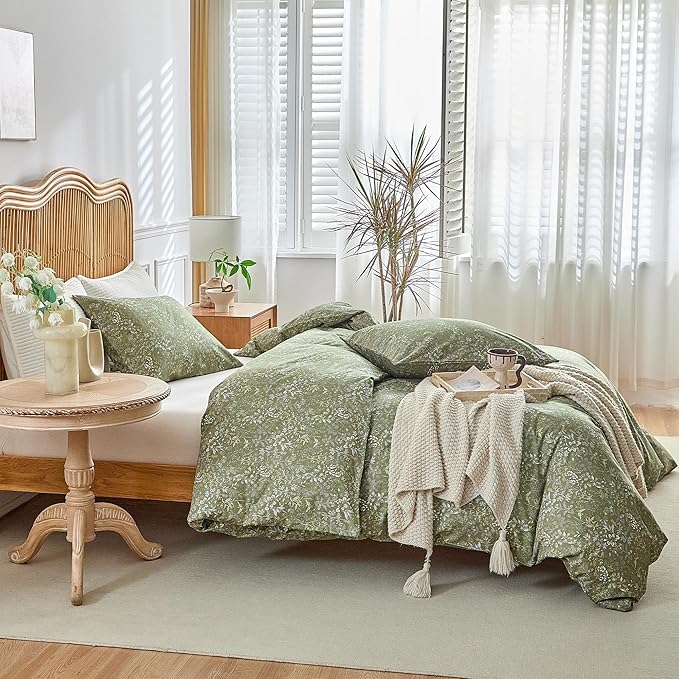 AMWAN Queen Size Comforter Set Forest Green, 3 Pieces Queen Bedding Sets, Vintage Botanical Bedding Set, 1 Comforter with 2 Pillowcases, Aesthetic Floral Comforter Set Soft for All Seasons