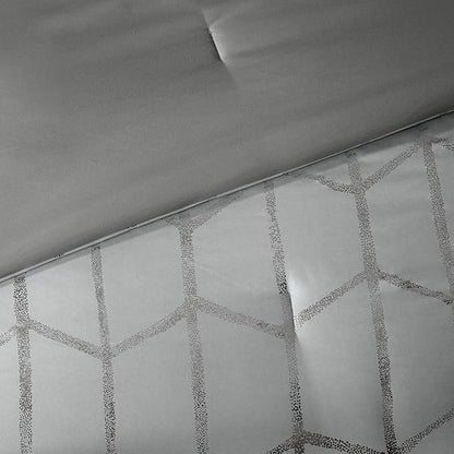 Intelligent Design - ID10-1245 Raina Comforter Set Metallic Print Geometric Design, Modern Trendy All Season Bedding Set, Matching Sham, Decorative Pillow, Grey/Silver, King/Cal King, 5 Piece