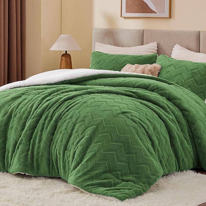 BEDELITE Fluffy Queen Comforter Set - Super Soft Sherpa Sage Green Comforter for Queen Size Bed, Luxury Warm Bedding Set for Winter, Fuzzy Bed Set 3 Pieces (1 Comforter, 2 Pillowcases)