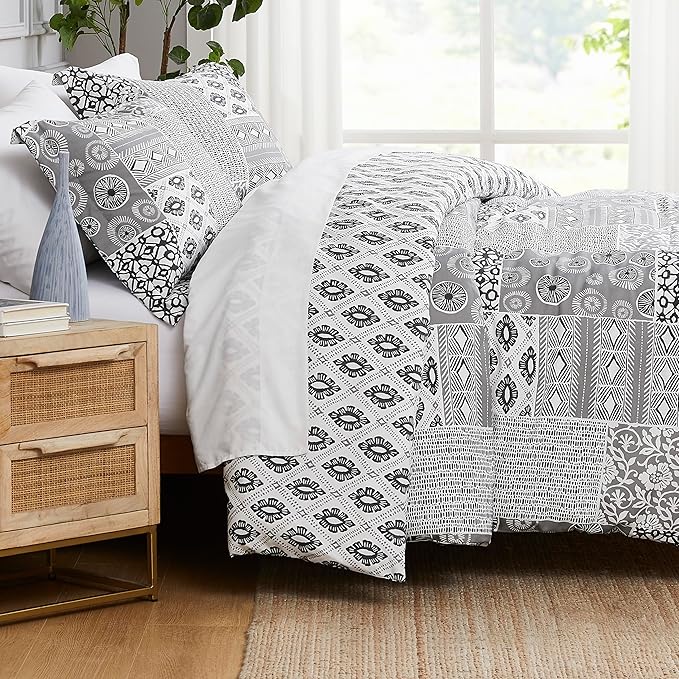Southshore Fine Living, Inc. King Sized Comforter Set with 2 Pillow Shams, Reversible Bedding Sets - Global Patchwork Quilt - Alternative Down Comforter for Cal/King Mattress, Grey & White