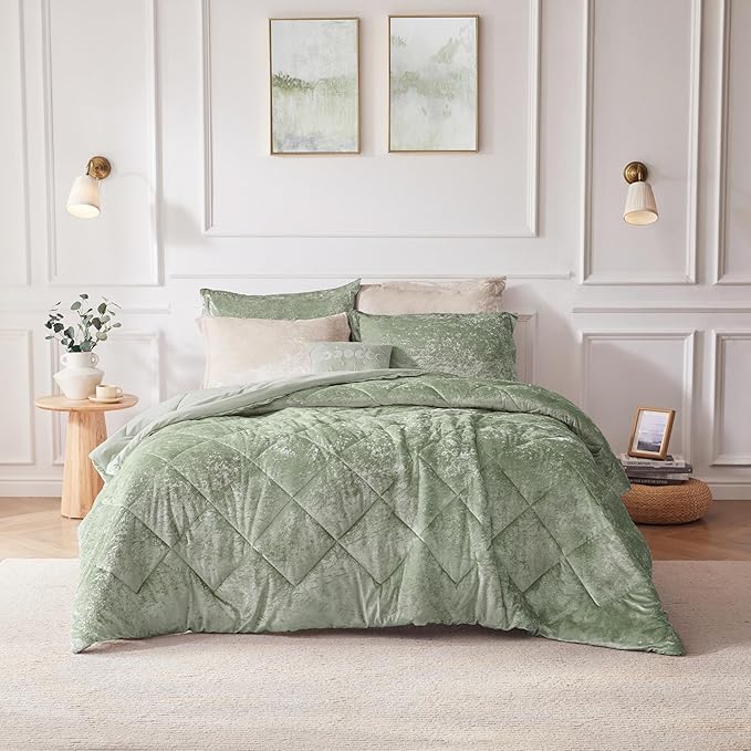 Intelligent Design Comforter Set Velvet Bedding Reversible, All Season, Diamond Quilted Microfiber, Felicia, Twin/Twin XL, Green 3 Piece