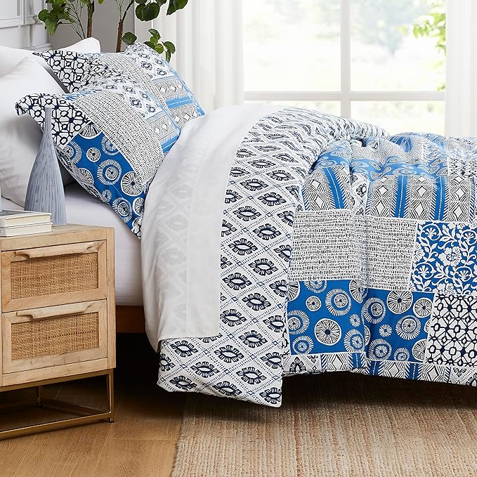 Southshore Fine Living, Inc. King Sized Comforter Set with 2 Pillow Shams, Reversible Bedding Sets - Global Patchwork Quilt - Alternative Down Comforter for Cal/King Mattress, Blue & White