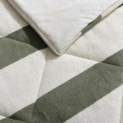 Nautica - Full/Queen Comforter Set, Soft Twill Plush Bedding with Matching Shams, Reverse to Micromink, Medium-Weight, Oeko-Tex Certified (Lawndale Green)