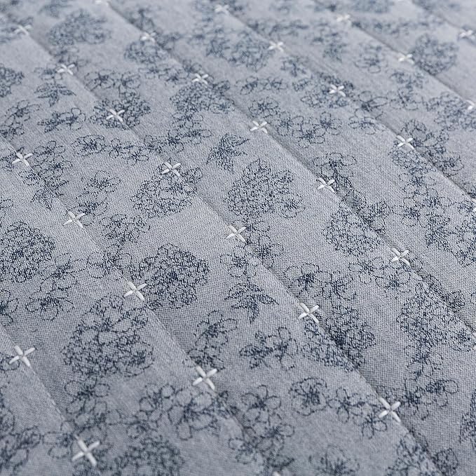 Soul & Lane Blue Whisper Cotton Quilt Set - Twin Size with 1 Sham, Geometric Quilted Comforter, Lightweight Modern Diamond Bedspread in Blue Tones, Diamond Stitched Bedding